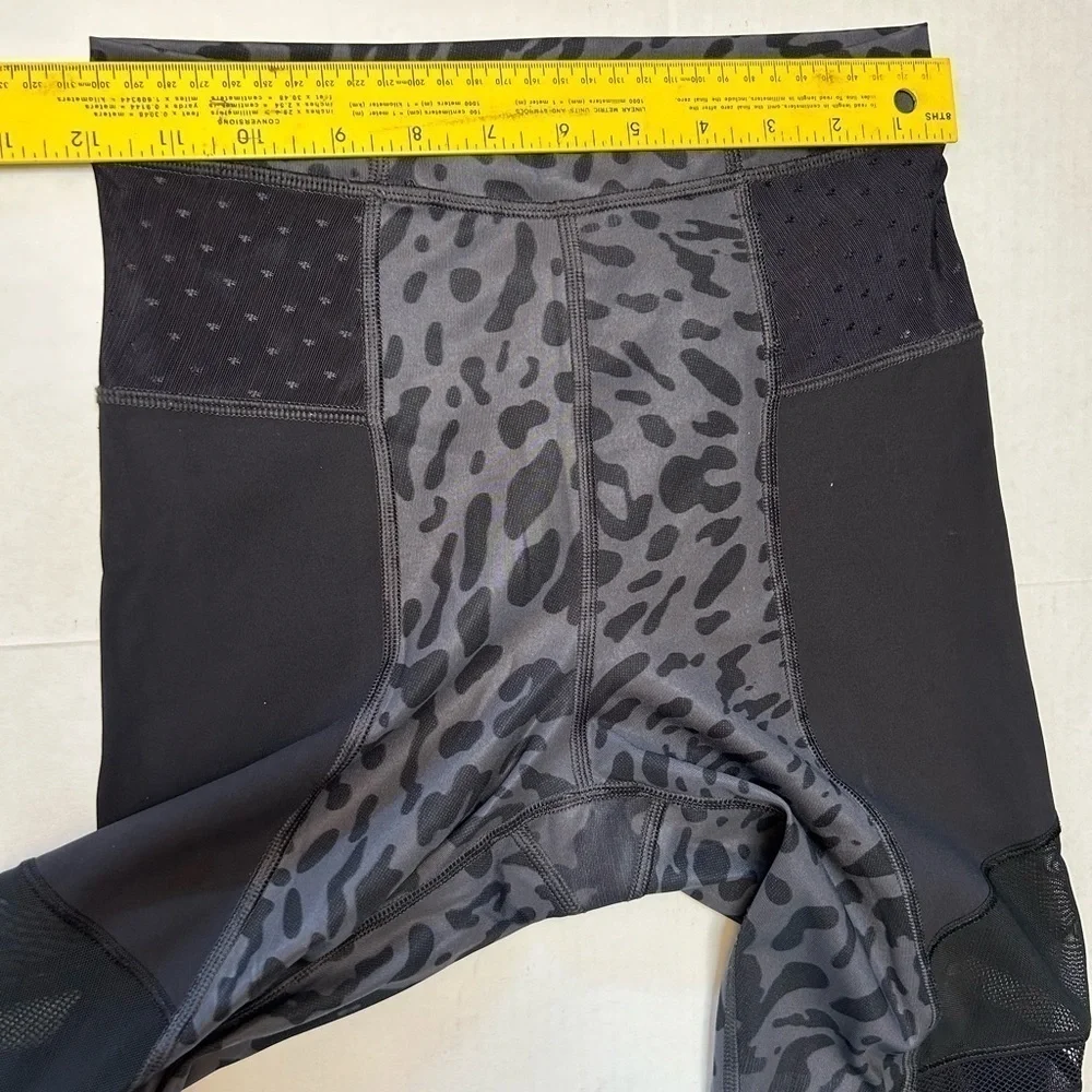 Lululemon Just Breathe animal swirl deep coal print compressionleggings Sz-2 H20